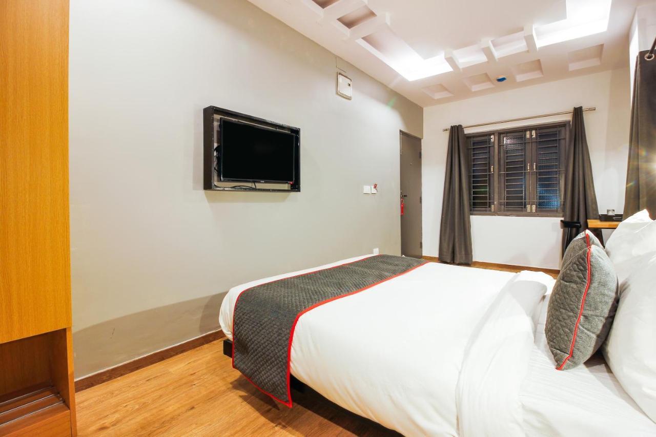 Hotel Super Townhouse Rcc Sunrise Hyderabad Esterno foto
