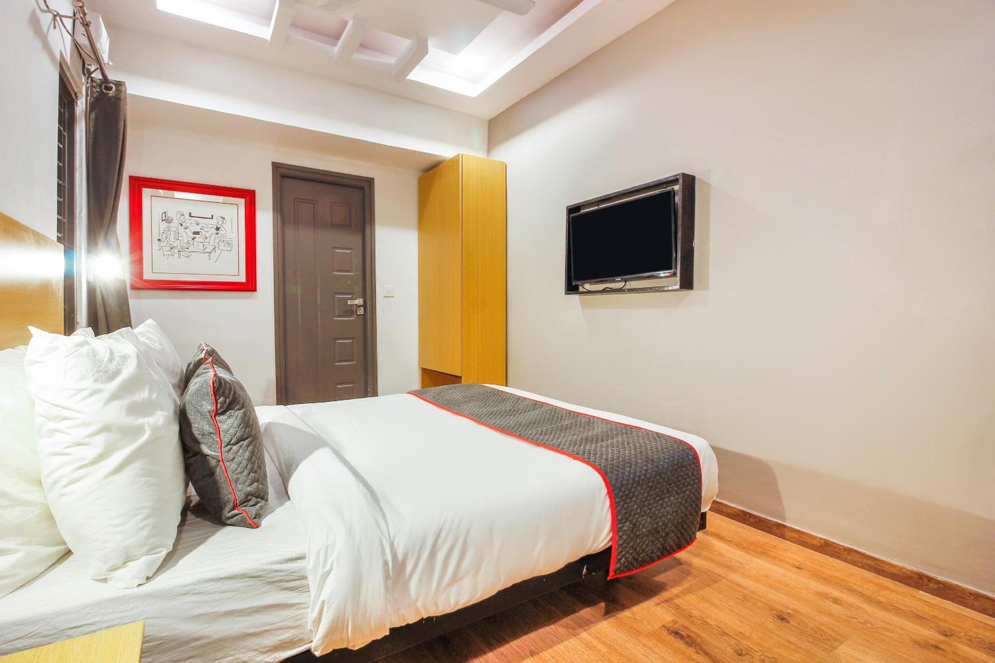 Hotel Super Townhouse Rcc Sunrise Hyderabad Esterno foto
